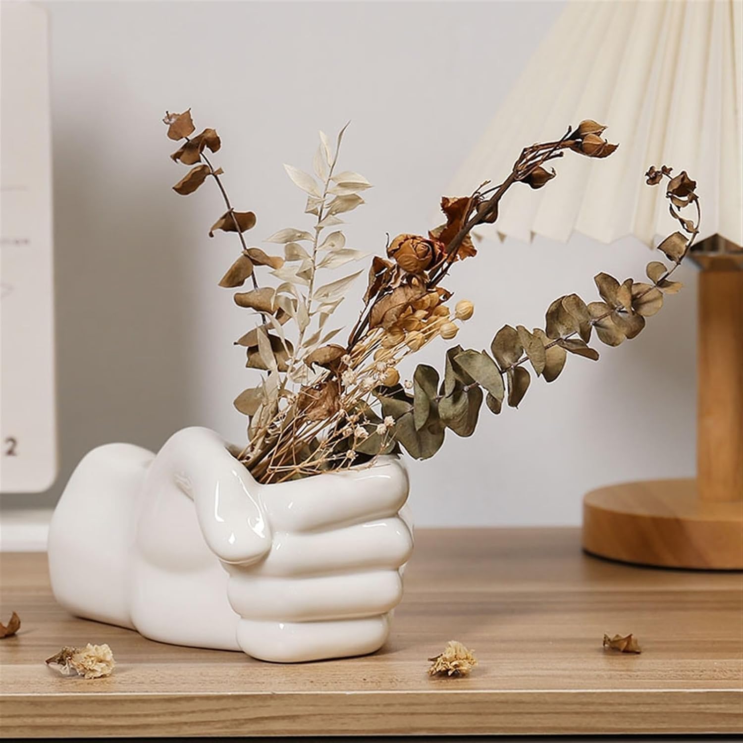 🏡 Modern Hand Gesture Sculpture – Stylish Table Accent 🌿